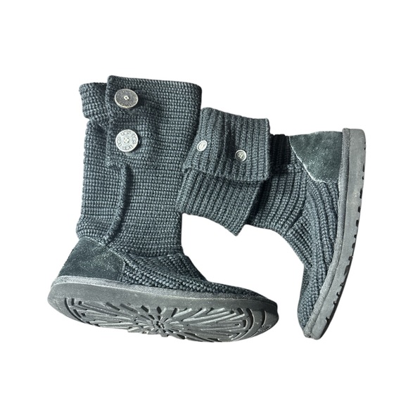 Children’s UGGS | Black | Size 4 - Picture 5 of 5